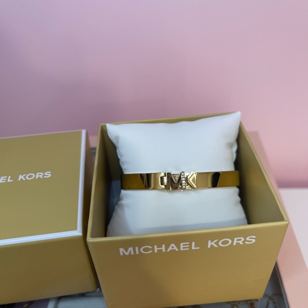 Michael Kors Shiny Gold Bangle